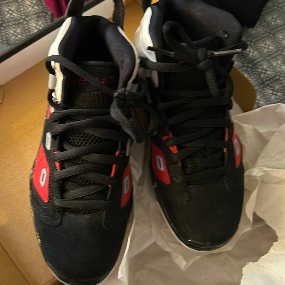 Barely used Jordan boys size 4